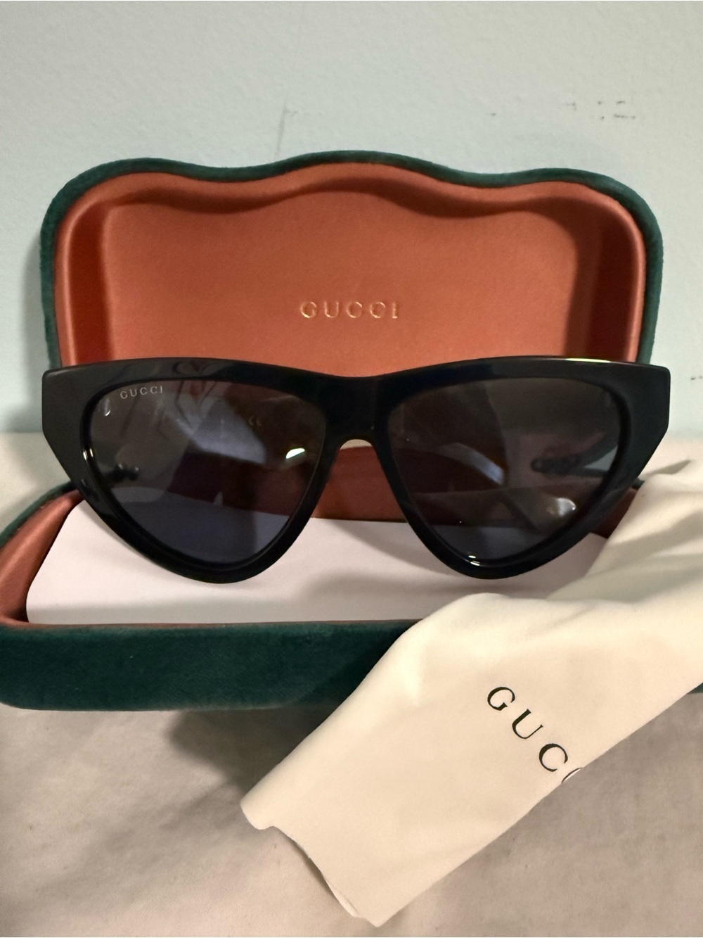 Gucci Blush Pink and Black Cat Eye Sunglasses Luxury Logo Temples! Made in Italy - Picture 6 of 15